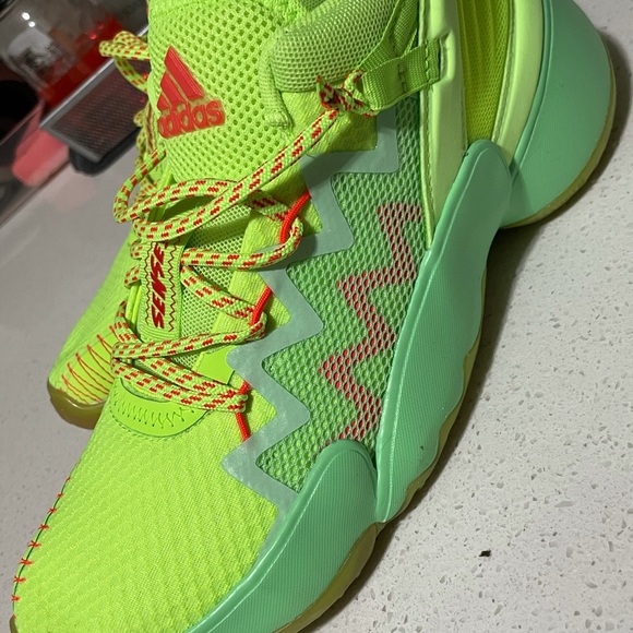 D.O.N ISSUE #2 MARVEL SPIDEY SENSE SHOES-Size 5 - Picture 2 of 10